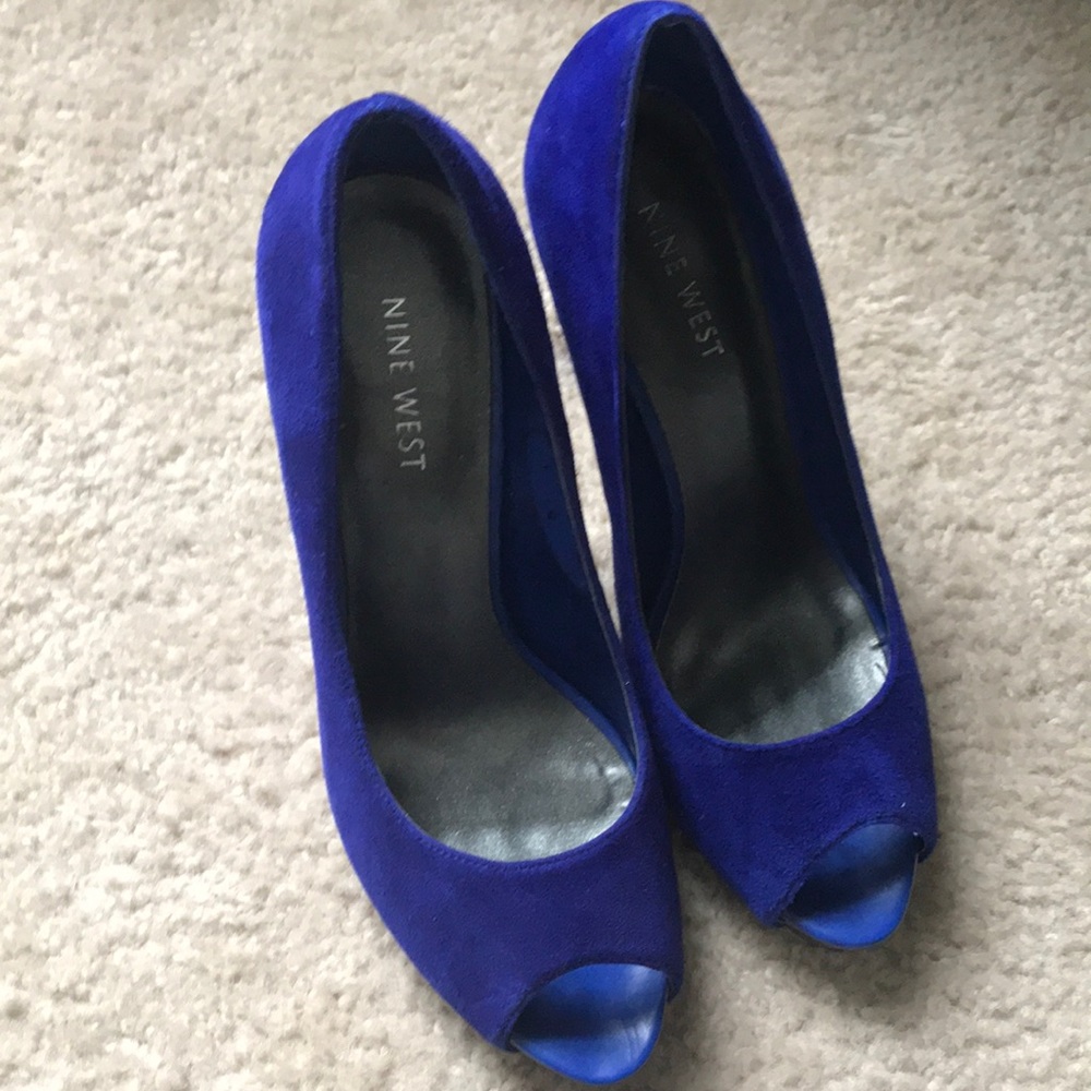 Blue suede peep toe pumps